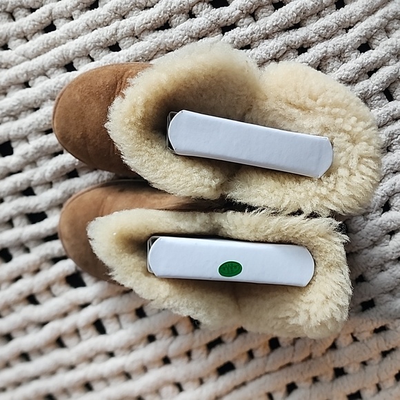 Ugg Bailey Button - Picture 8 of 10